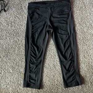 Black lululemon capri length leggings size 6
